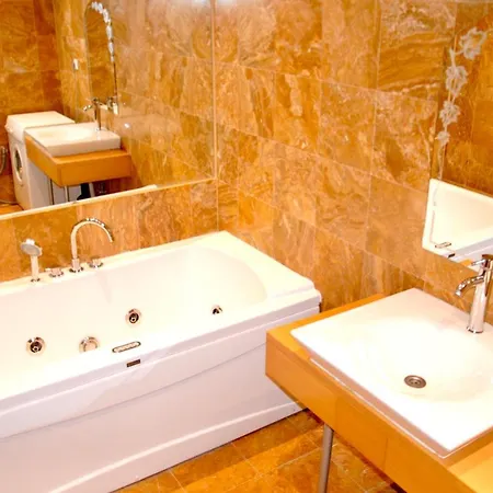 Opera Theater View, 3 Bedroom With Sauna In Old Town Apartment Reval